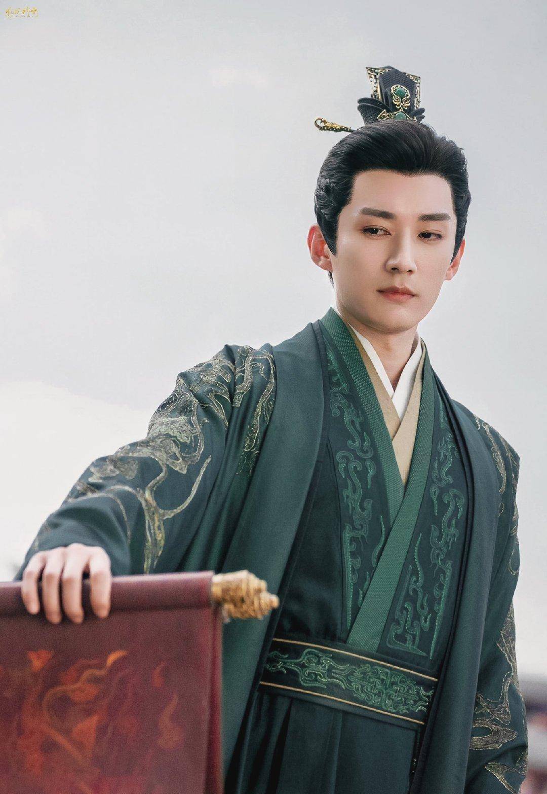 67刘学义《花间令》杀青,和张睿二搭,女配都好美不输鞠婧祎_造型