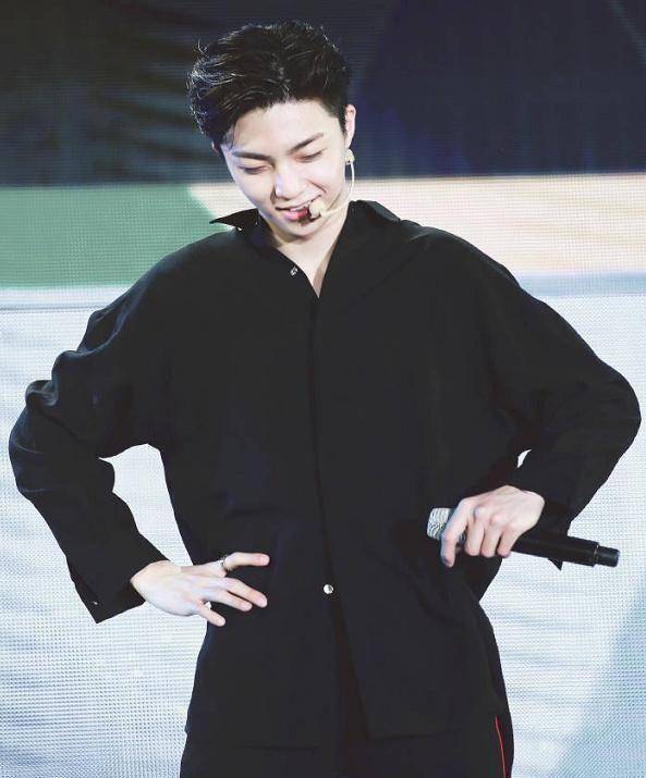 蔡徐坤大背头vs陈立农掀刘海,看完才知道,小鲜肉为啥不爱寸头_哥哥