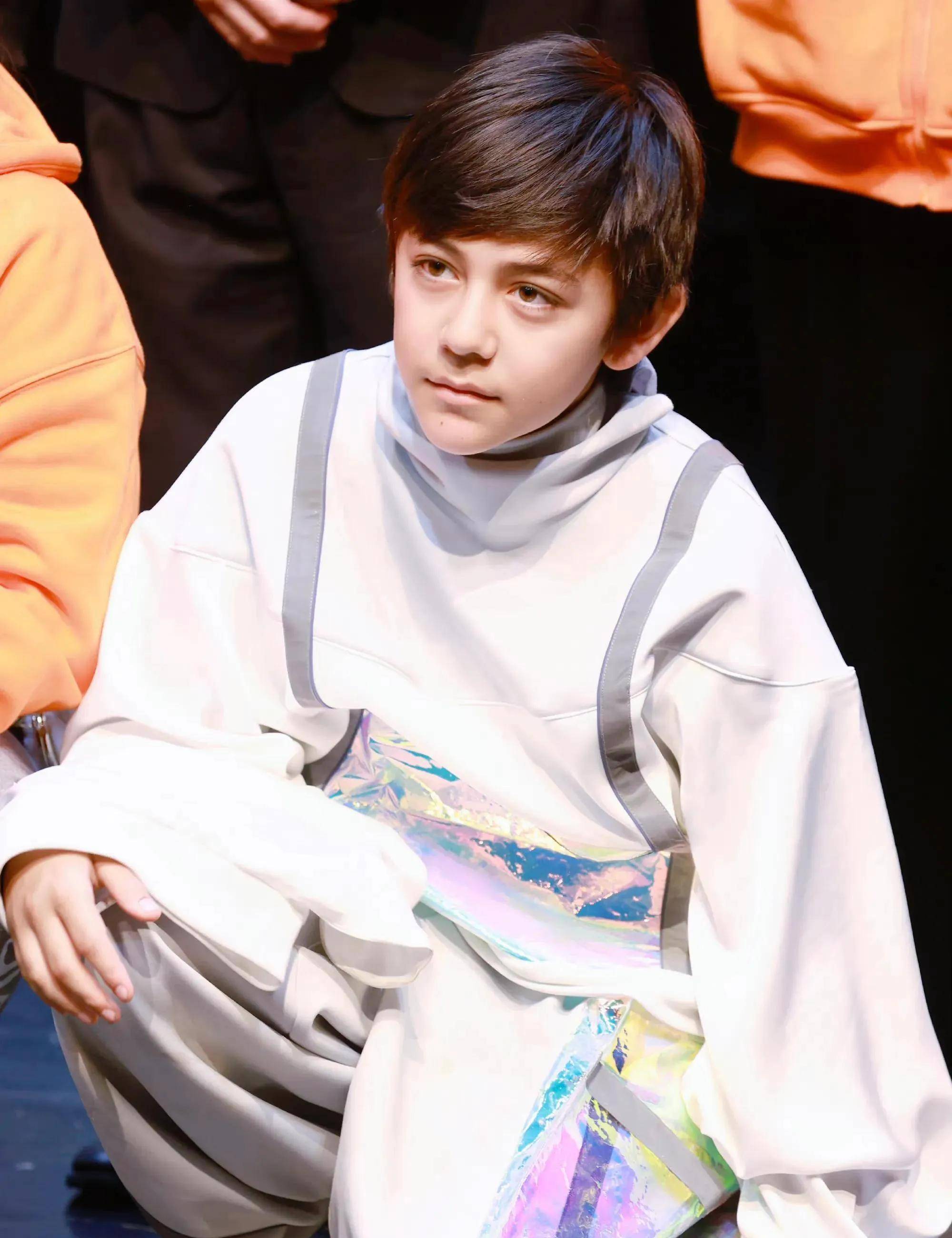 刘烨儿子近照曝光,12岁诺一学习打网球,模样帅气似"网球王子"_训练