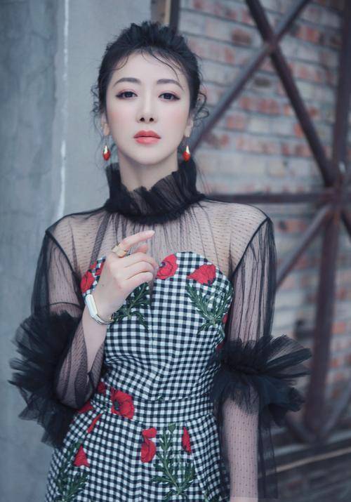 女星陈紫函48岁保养有妙招,容颜如少女引羡慕!_网友_形象_美貌