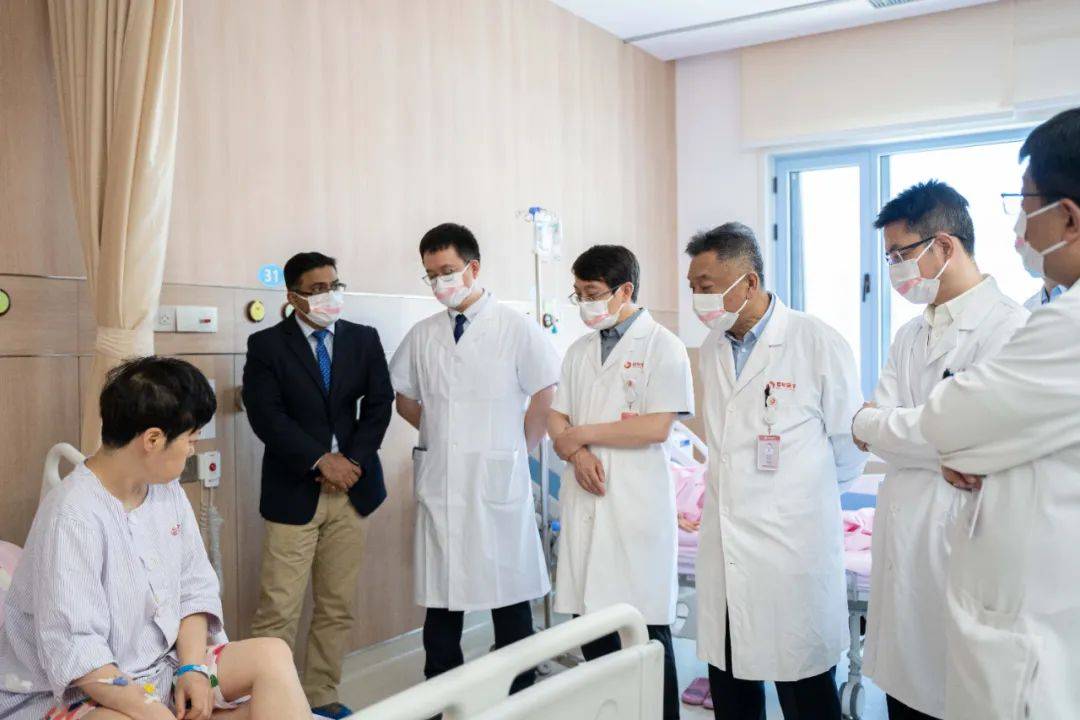 mayo clinic心胸外科专家全程参与胸外科门诊,查房,学术交流活动_患者