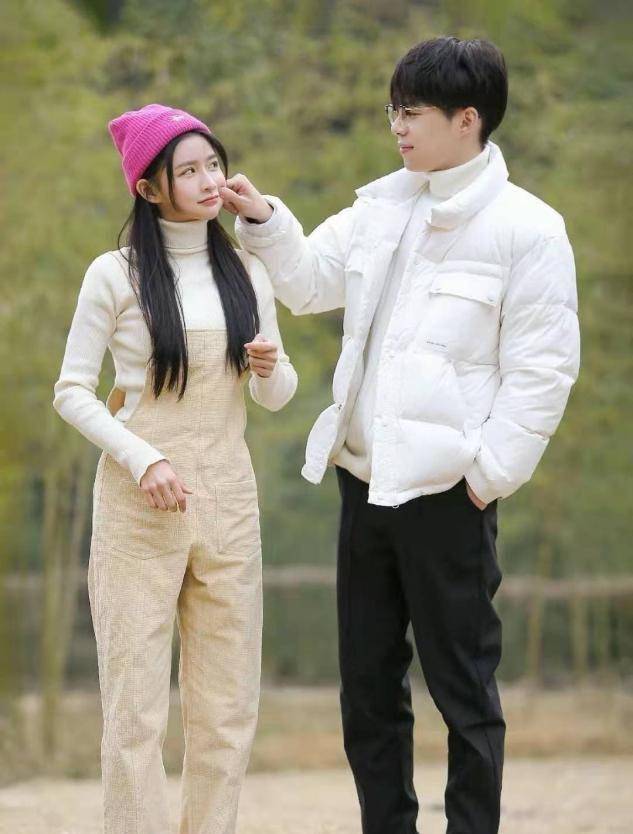 蔡卓宜王大陆街头拥吻被拍,网友纷纷心疼陈越,还是圈里人会玩_节目