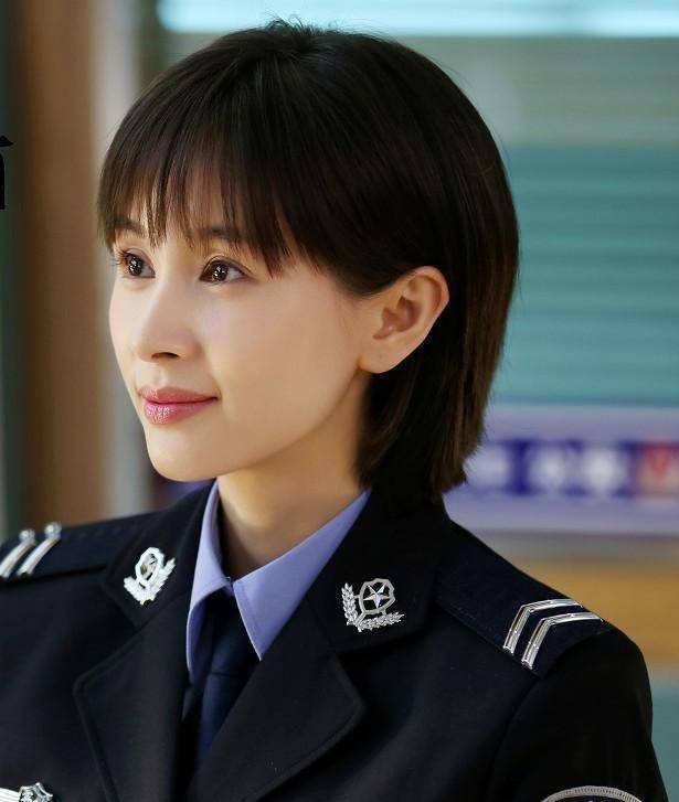 当女明星穿上警服,谁才是最美警花?_女警_一身_刘诗诗