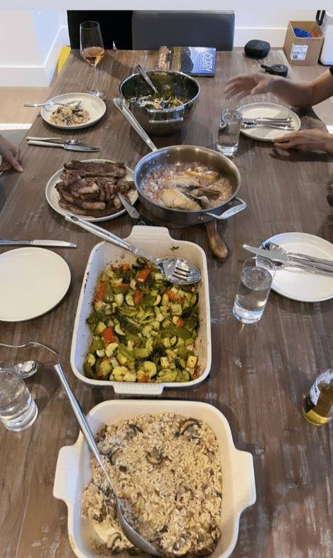 并且去年年底苗侨伟选择暂时回国和好友们聚会,前不久黄翠如和萧正楠