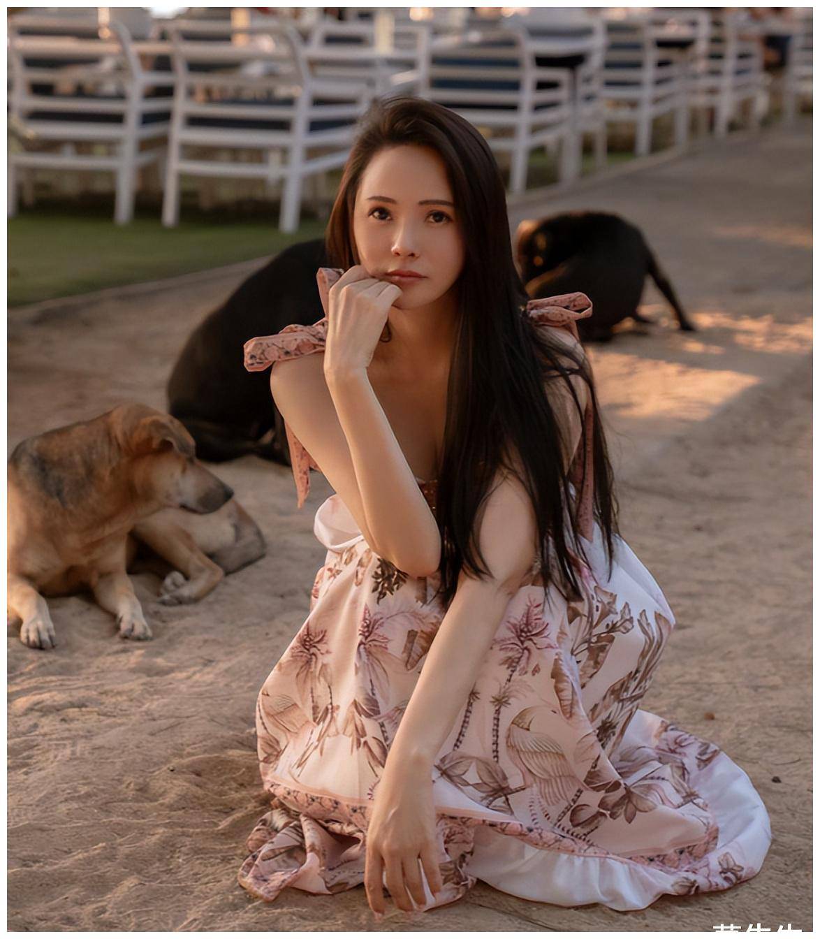 伊能静儿子哈利晒泳装照,画风诡异,伊能静回应:要活出自己_影响_好