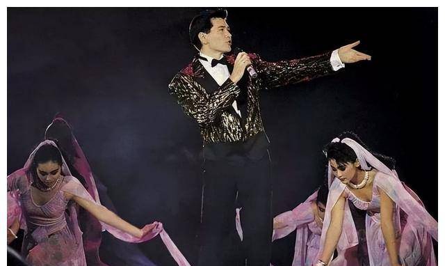 "初代偶像"费翔:因爱国上舞台被封14年,近照曝光62岁仍未婚_表演_时候