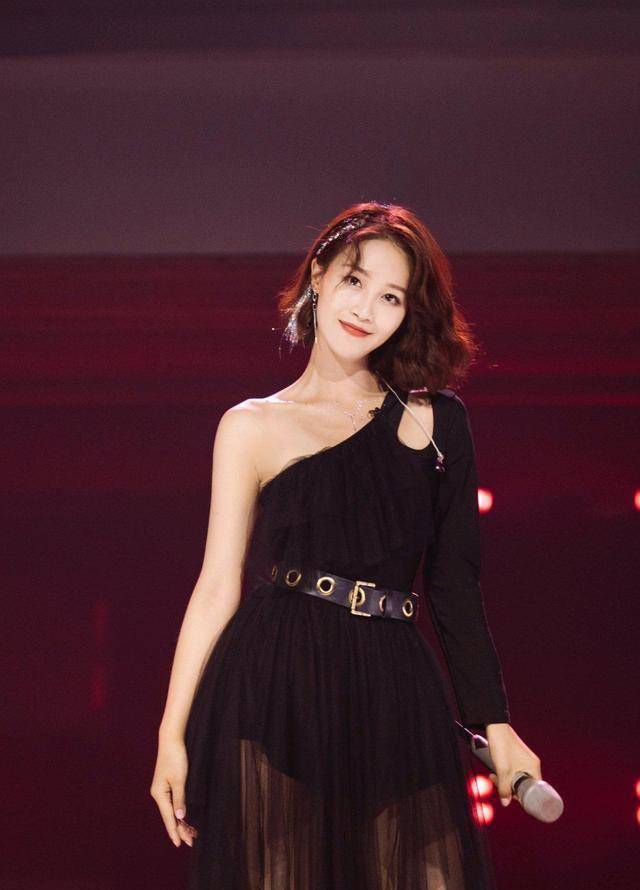 宁静坐c位,白冰沈梦辰张含韵等人好漂亮_表演_许飞_杜华