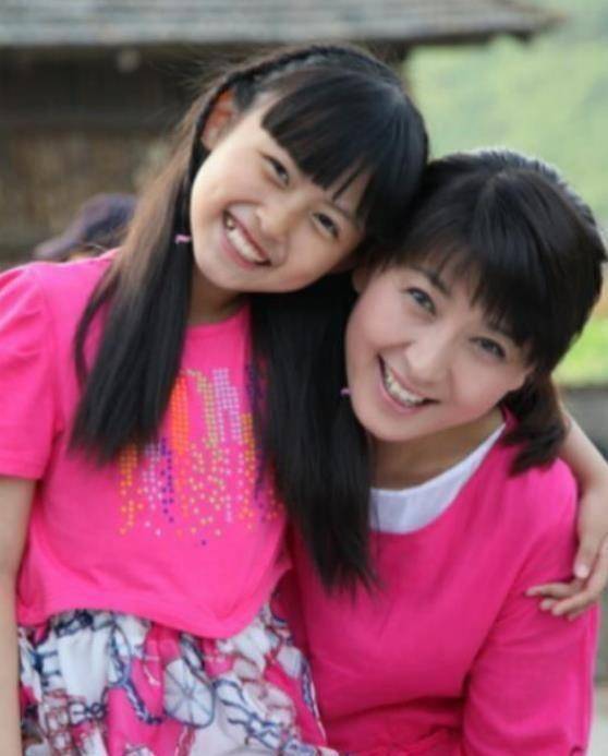 当年45岁的闫学晶当了奶奶,但是她又怀孕了,她一直犹豫要不要生_赵