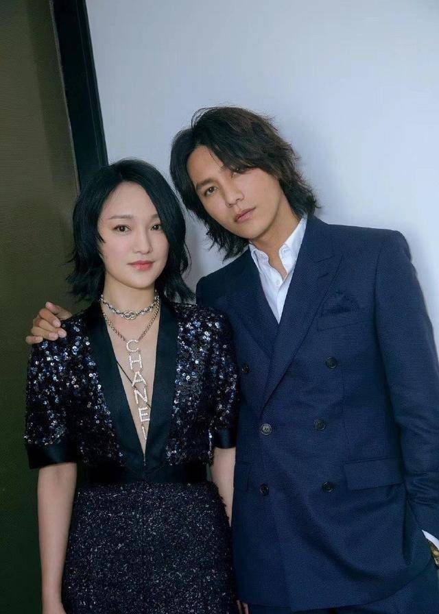 周迅变老烟枪室内吞云吐雾,表情严肃一脸愁容_陈坤_高圣远_媒体