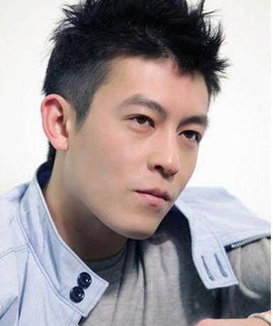 陈冠希与女儿alaia登上杂志封面,网友:和赵本山越来越像了!