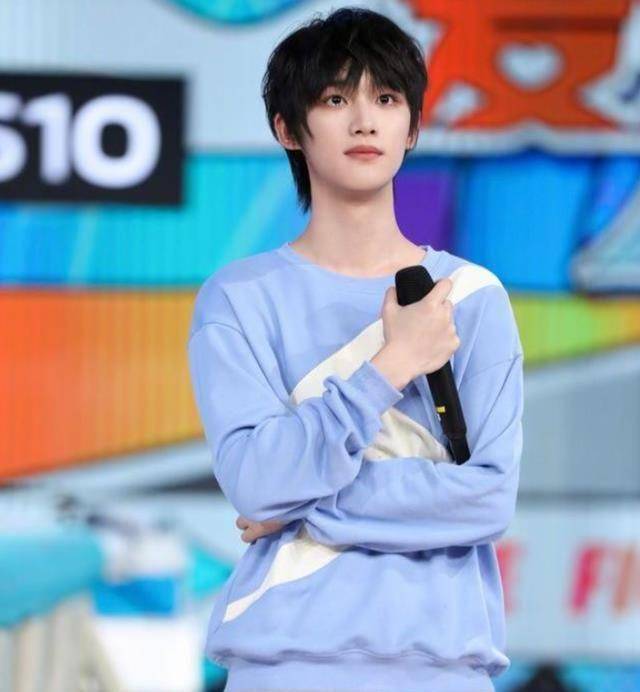 丁程鑫哪一期加入快乐家族呢?_网友_谢娜_姐姐