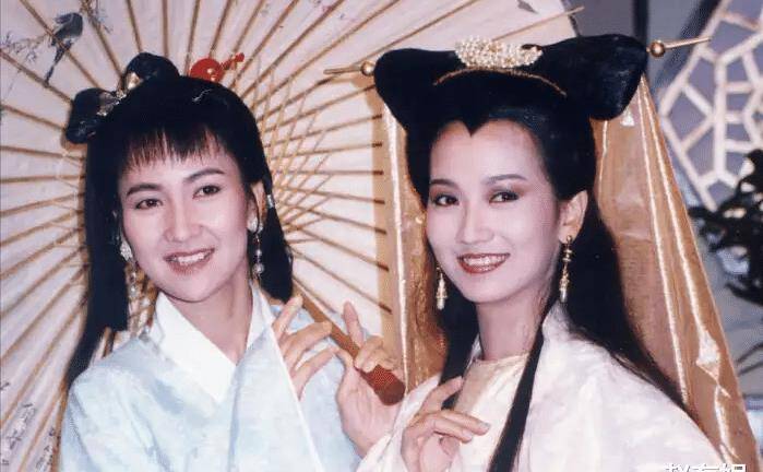 69岁赵雅芝对比60岁叶童,自然老去和医美老去的差距一目了然_表演