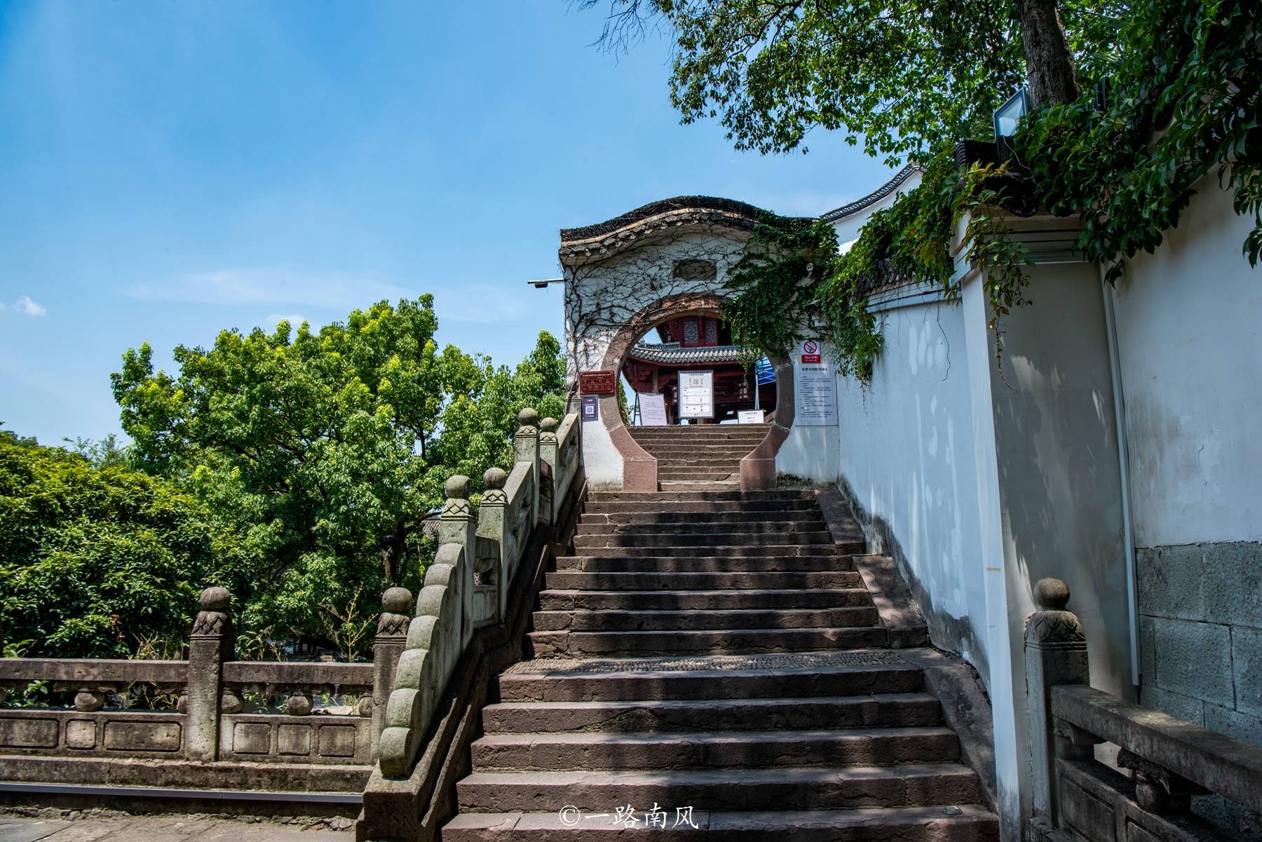 浙江省非常冷门的古城,颜值很高,而且免费开放,就在金华市_八咏楼