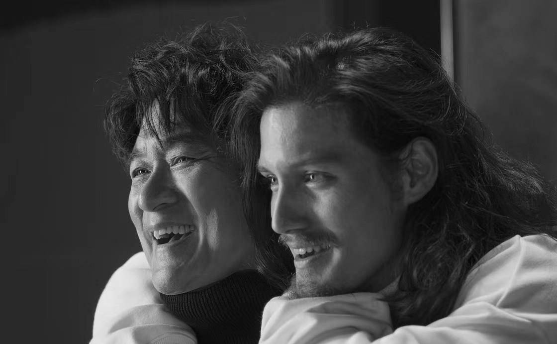 刘烨儿子的照片,终于明白混血儿的心酸,周华健比儿子还年轻_吴彦祖