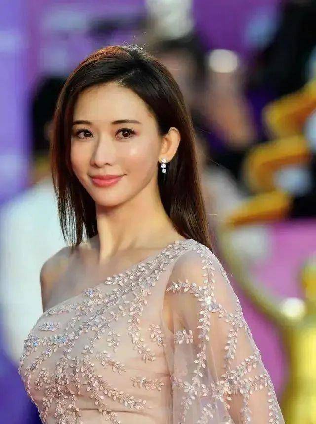 林志玲被家暴到假体掉落,宁愿挨打仍不愿离婚?