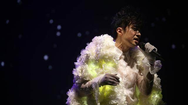 《爱与诚》乃至新歌《劲楸》甚至是tvb电视剧《义海豪情》同名主题 