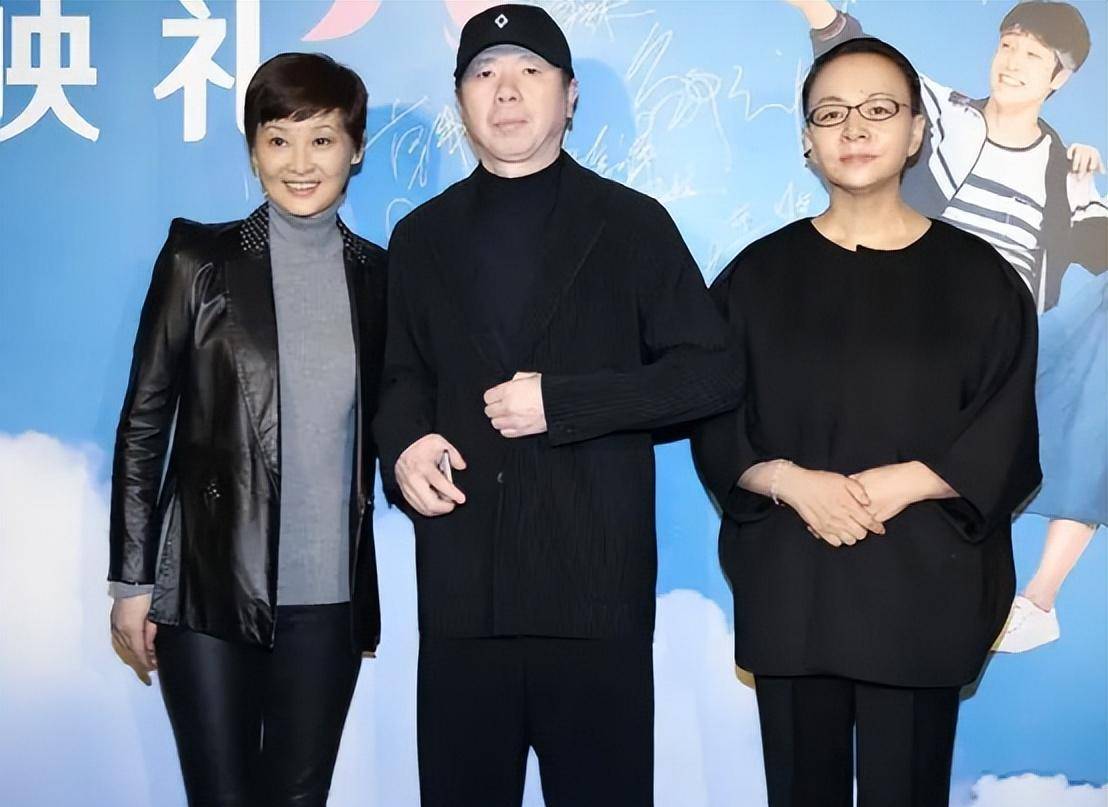 55岁徐帆同框62岁宋丹丹,6岁之差像两代人,一个阔太,一个老太_时尚