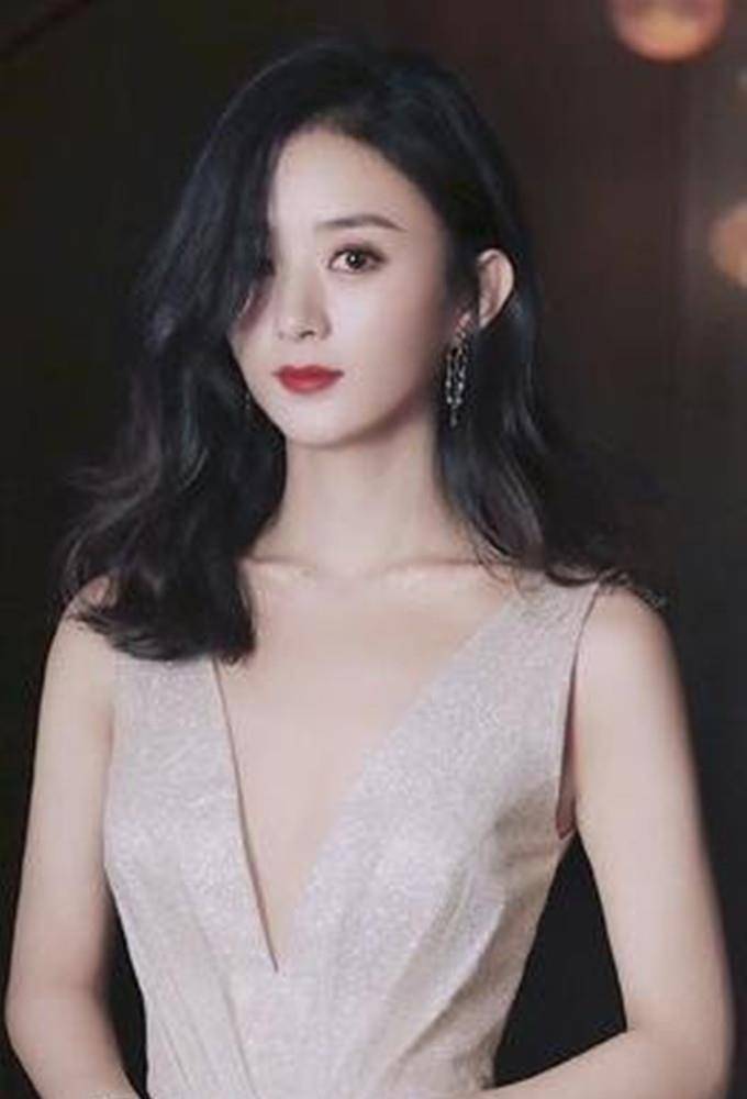 深V型礼服女明星中国图片