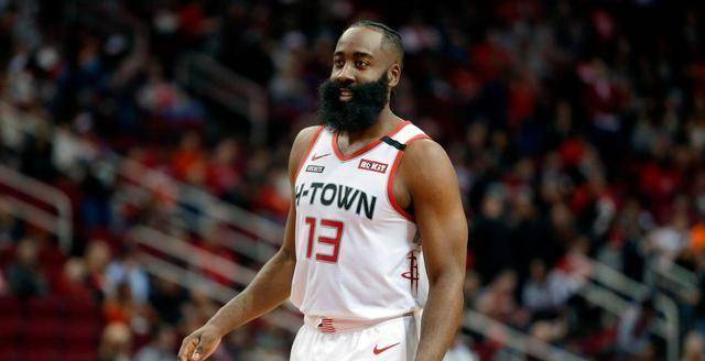 休斯顿火箭的进攻火力依旧没有丝毫的减弱,单节又是34分,哈登在这一节