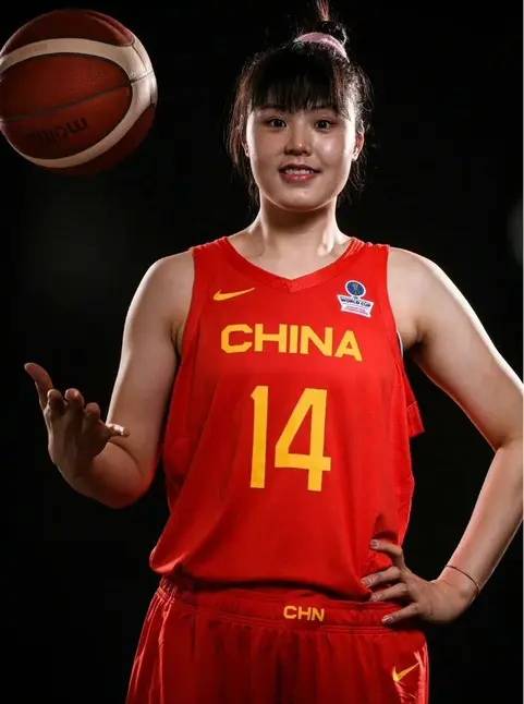李月如晒照回国备战!剑指亚运会!_进行_中国女篮_训练