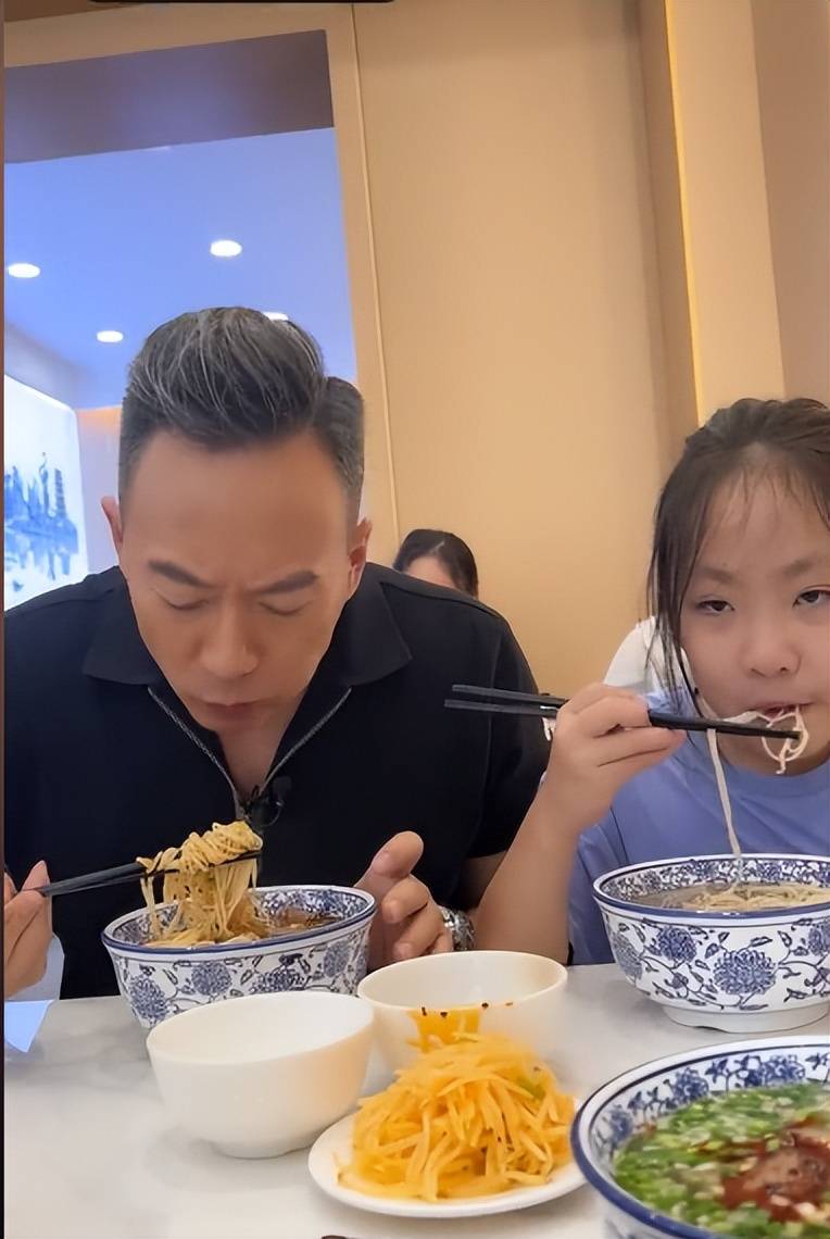 谭江海:甘当贤内助,老婆把买卖做到国外自己带女儿到西北9日游_王小骞