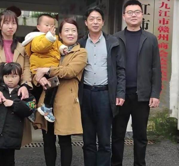 郭威不经意间说起一件事,田静和女儿与许敏拍合照为何表情抗拒?