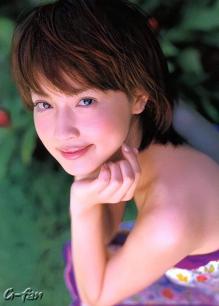 长谷川京子同餐厅老板热吻!昔日她雪肤玉貌太性感撩人_交往_日本_一家