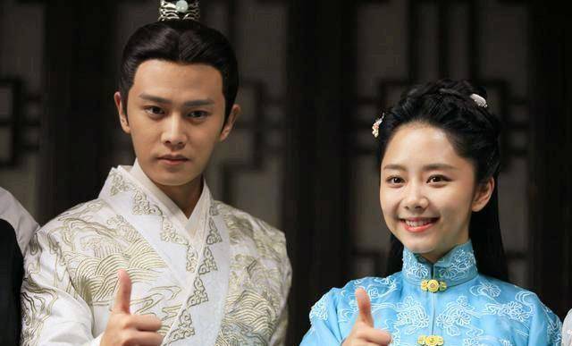 果然男星更容易爆红男主任嘉伦全网夸女主谭松韵通稿寥寥无几_眼神