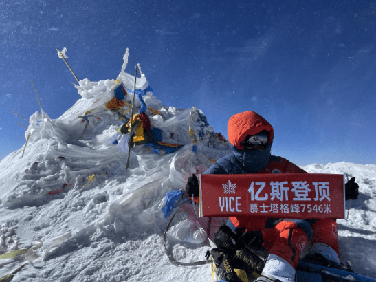亿斯携手极限速攀中国第一人，再登“冰川之父”慕士塔格峰