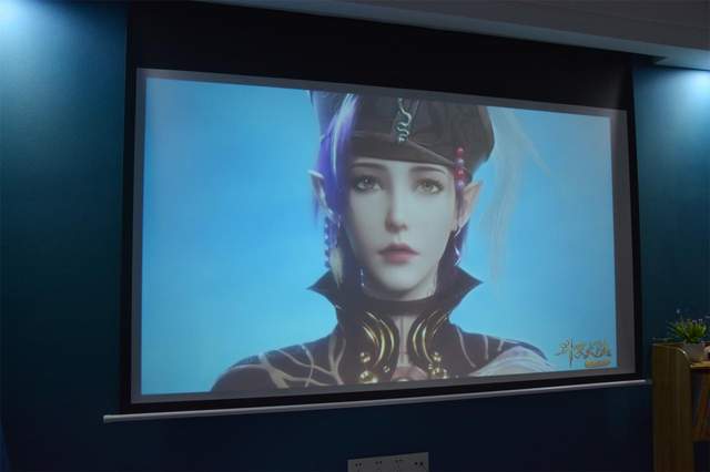 家用投影仪怎么选？小巧轻便AOC F1智能投影，千元价位也有好画质