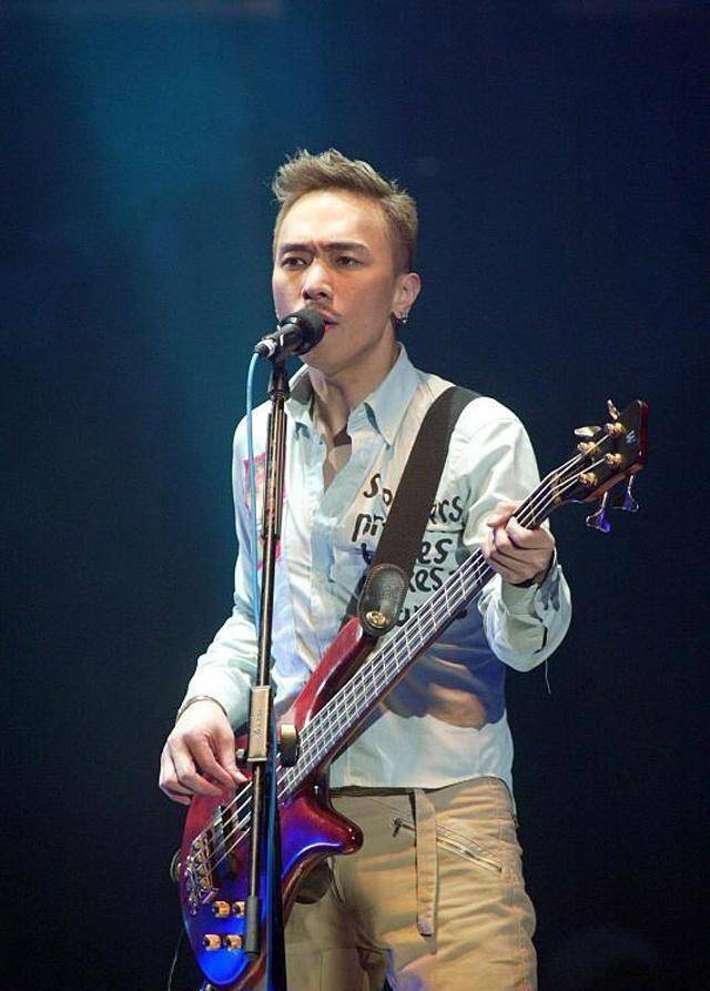 由哥哥黄家驹作曲,黄家强作词及演唱,也是黄家强在beyond乐队中演唱的