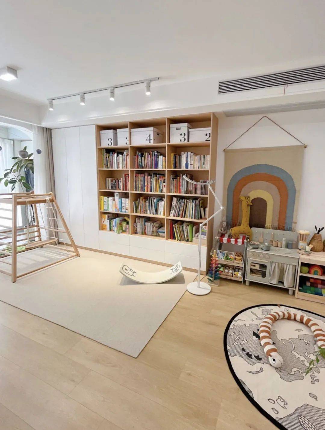 装友@miao:当初考虑把儿童活动区放在客厅,一方面是出于安全考虑,满足