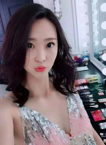 正是运动员的黄金年龄,但因为伤病,今年2月,惠若琪正式退役,回忆起多