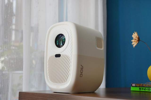 家用投影仪怎么选？小巧轻便AOC F1智能投影，千元价位也有好画质