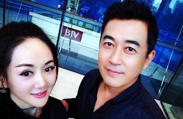 "潇洒大叔"王志飞的桃色爱情,以及他爱过的三个女人_父母_妈妈_爸爸