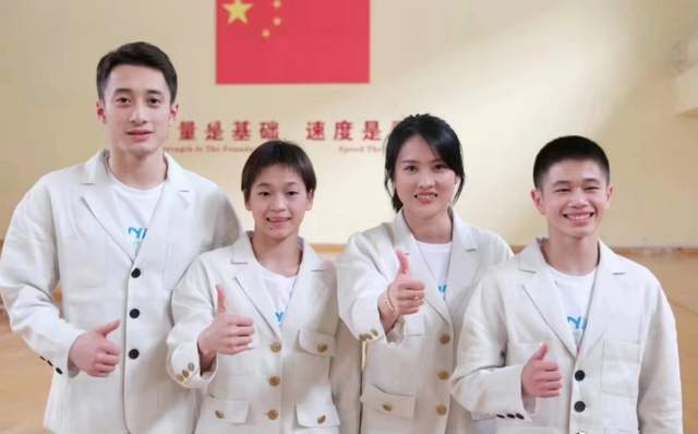 "全红婵和陈芋汐面面相觑,全红婵又一次被记者整懵了