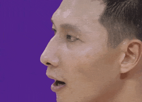 易建联拼到大汗淋漓,全场狂砍27分,累到坐在场边