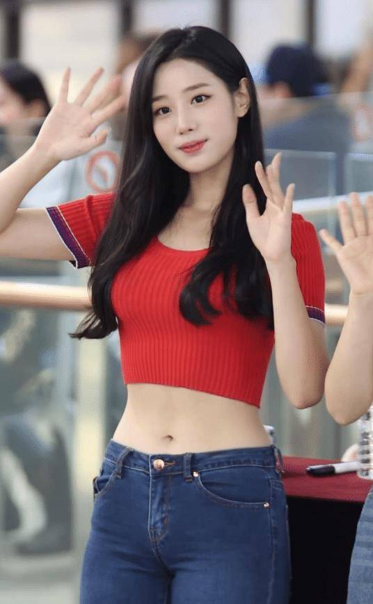 berrygood赵贤晒"时尚近况",丰腴身材,修长美腿吸睛_申知原_照片_魅力