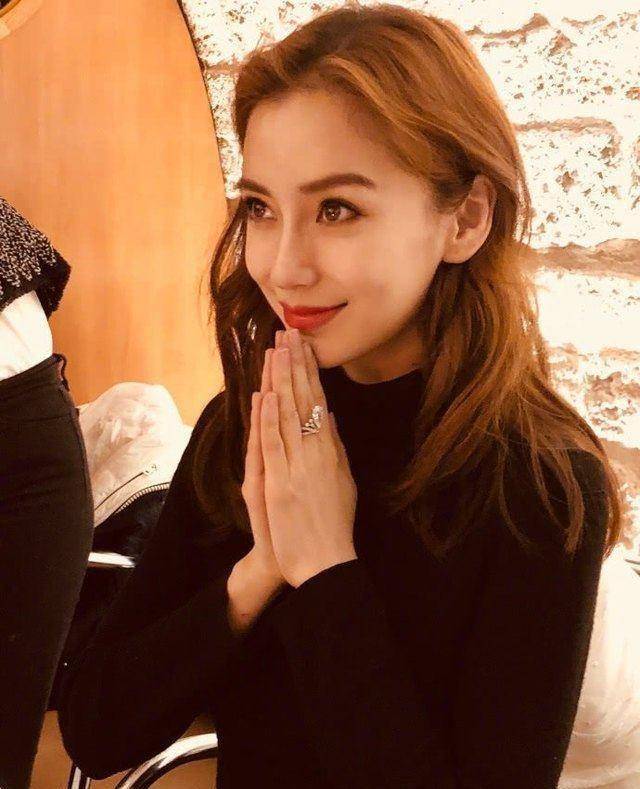 黄晓明飞巴黎为baby庆生,杨幂零点送祝福催生,跑男团有点安静!