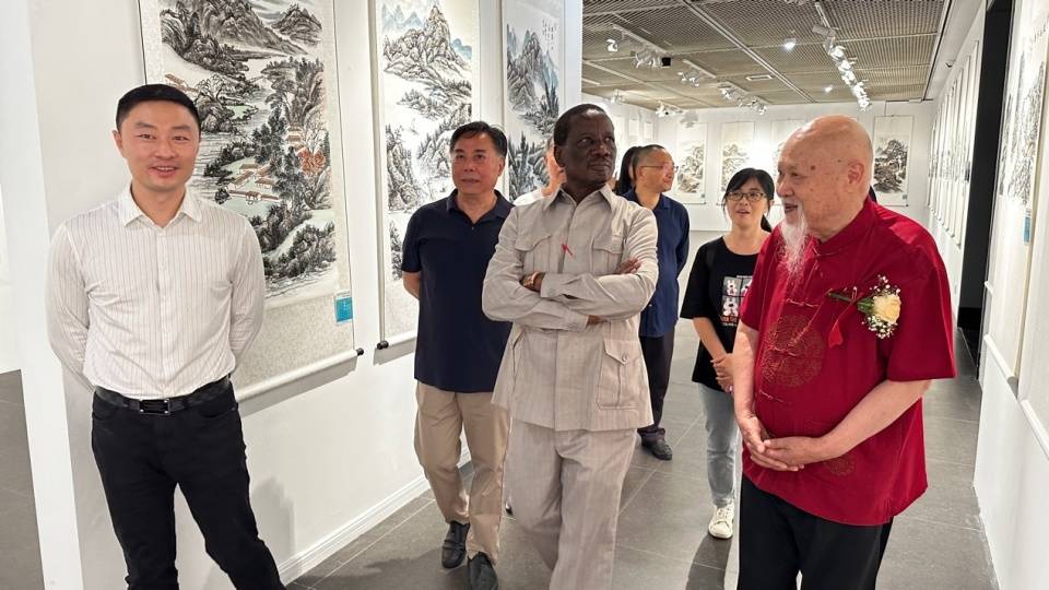 纪念黄宾虹先生诞辰 158 周年——黄努卫山水画精品展在歙县开幕_新闻资讯_北京黄宾虹书画院