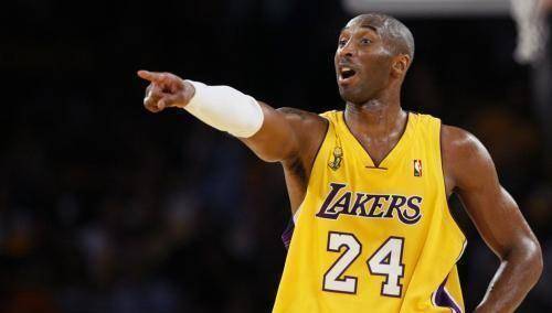 科比救球意外肘击球迷遭起诉,七年官司,科比最后赔了多少钱?