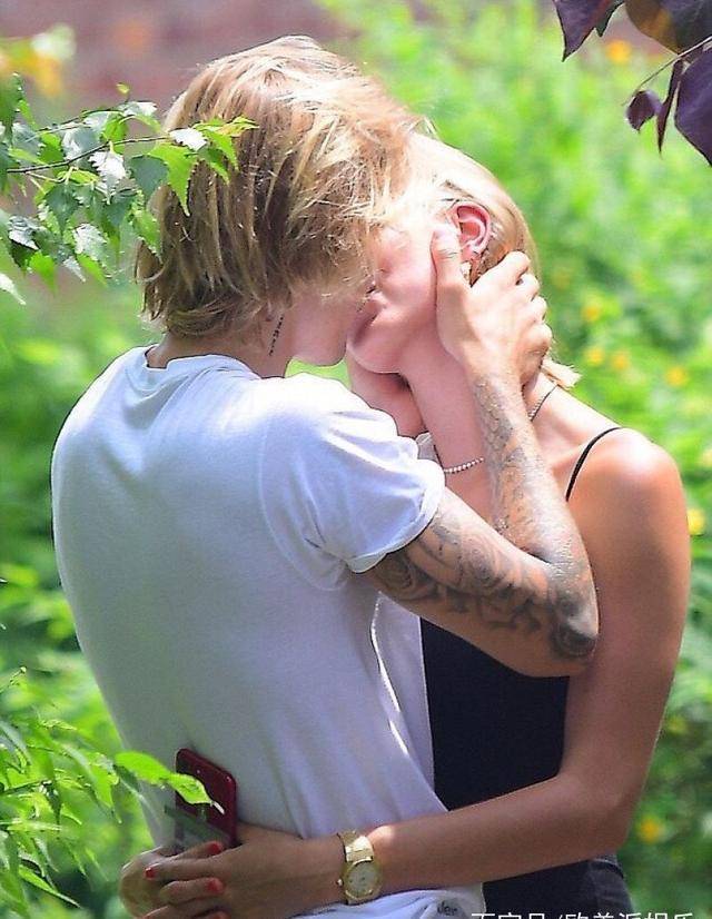 近日,欧美知名男歌手贾斯汀·比伯(justinbieber)被拍到跟超模女友