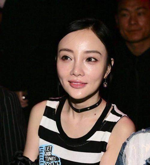 李小璐妆容清淡,顿显清纯少女感十足_双眼皮_网友_韩式