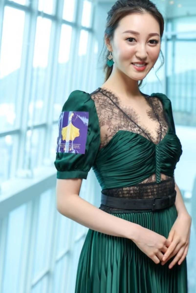 何艳娟回应被指爱炫富,曾与年长40岁富商闪婚跻身上流社会