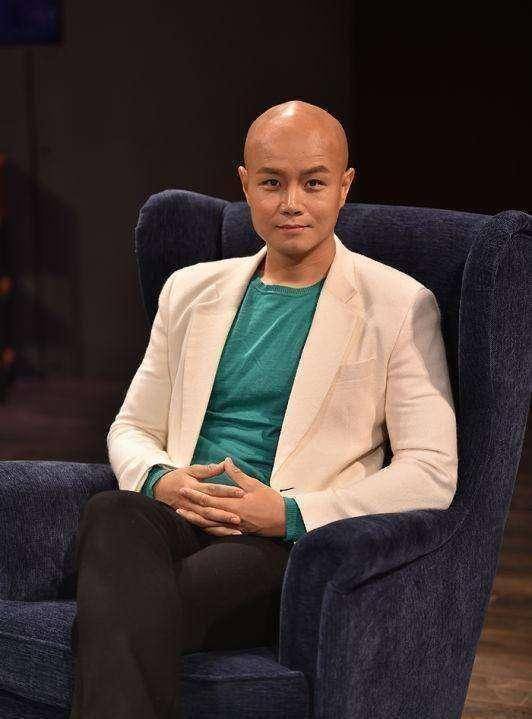 很多球星的学历都很平庸,像乐嘉这样出道很早的优秀球星更是少之又少.