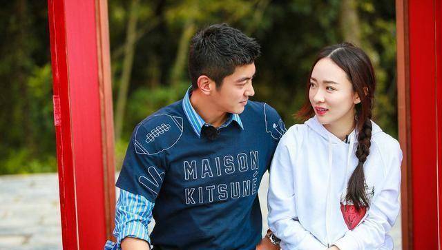 霍思燕喝醉了在客厅游泳荣登热搜,夫妻二人太甜蜜,狗粮吃撑了_杜江