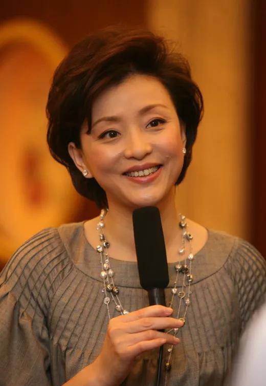 杨澜的睿智人生,和她生命中深爱的一个重要男人_谢国民_成功_电视