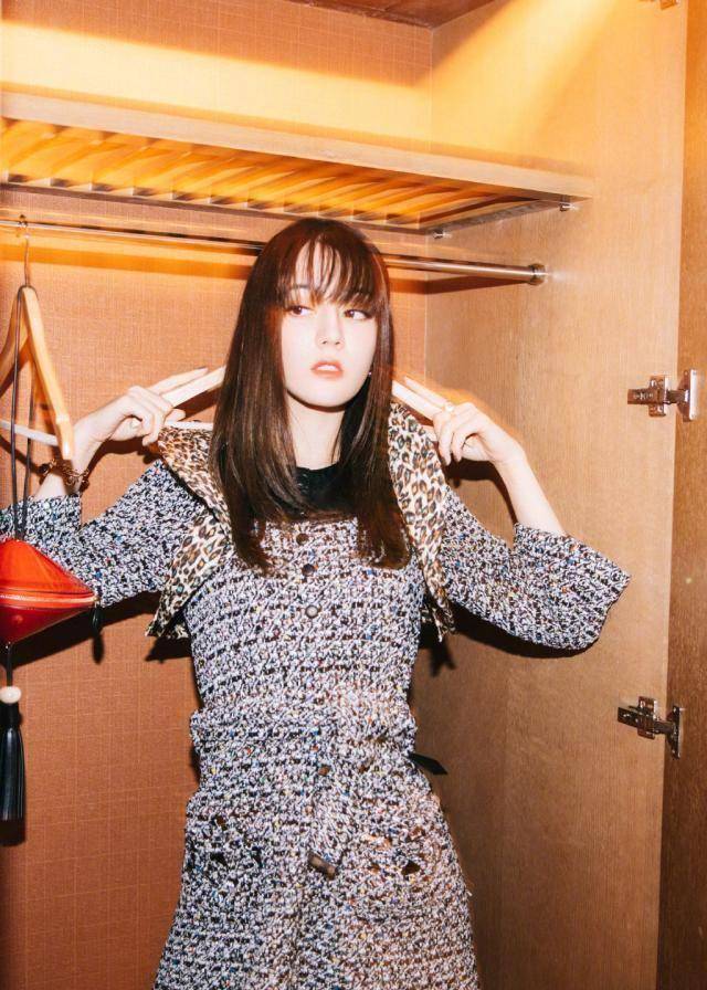 有网友在爆料中说,李溪芮家境优越,进娱乐圈不是为了红,只是爱好罢了.