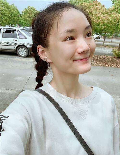 红苹果乐园女主37岁生活状态:没房没车没结婚,但是很快乐_姐姐_年龄