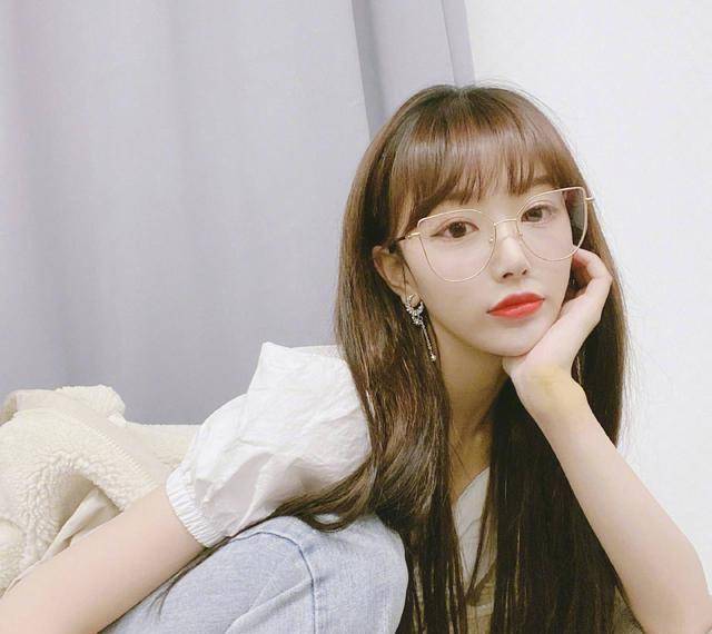 就青春有你2片段来看,孔雪儿的成长还是很大的,对于她来说,刘雨昕也是